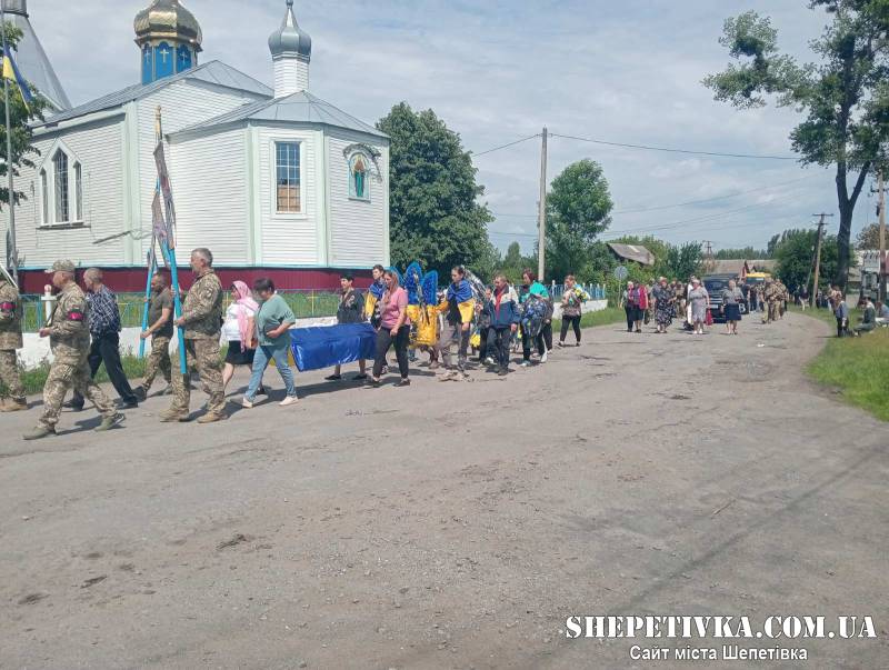 Судилківська громада провела в останню земну дорогу воїна Беча Олександра Анатолійовича