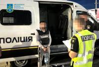 1800 дол США в пачці цигарок: з Німеччини екстрадовано шепетівчанина, який намагався підкупити слідчого