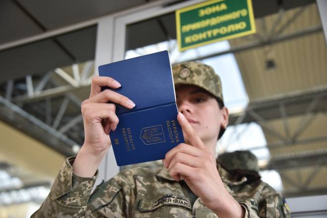У Верховній Раді можуть дозволити виїзд за кордон чоловікам до 24 років