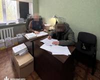 Бив і обпалив обличчя: судитимуть військового за знущання з колишньої дівчини у бліндажі