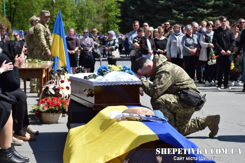 «Я вмію… Я знаю… То хто, як не я?»: Шепетівка провела у засвіти оператора БПЛА Олега Лізанця