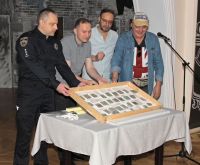 Унікальний скарб з Хмельниччини відібрали в "чорного археолога" та передали в музей