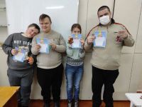 Сонячні друзі виготовляли новорічні іграшки та пекли млинці