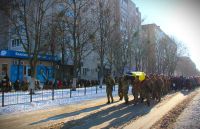 За станом здоров’я міг не воювати, однак не міг стояти осторонь: у Нетішині провели у засвіти Дмитра Олексюка