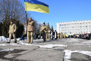 Позивний «Повар»: у Шепетівці прощалися з молодшим сержантом Михайлом Дворніцьким