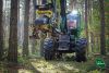На Шепетівщині ріжуть ліс за допомогою харвестера та форвардера