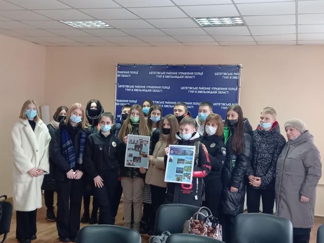 Учні шепетівського НВК школи-гімназії відвідали відділ поліції