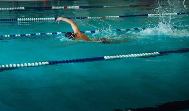 Боєць Шепетівської зенітної ракетної бригади виборов «золото» та «бронзу» на Кубку Командувача ПС з адаптивного плавання