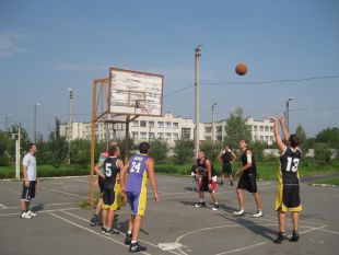 Пройшли змагання зі стрітболу