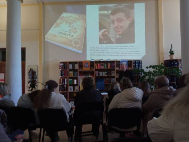 «Я ніколи з неї не їхав»: у Славуті презентували книгу Володимира Резніка про живу пам’ять міста