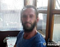 Погрожував та ображав свою матір, у якої проживав: слідчі оголосили підозру