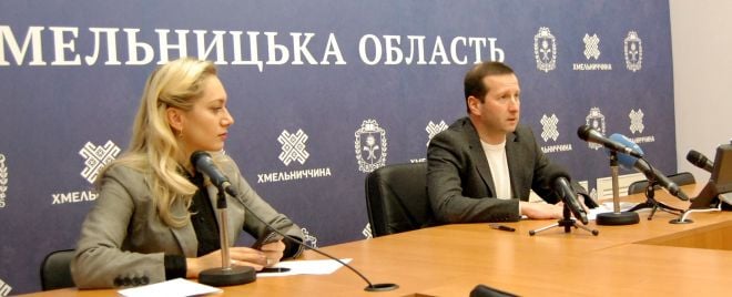 На Хмельниччині інфікувалось 19 медпрацівників, 202 освітян відсторонені від роботи