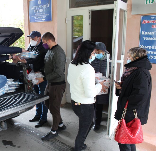 Чергову партію допомоги отримала Шепетівська ЦРЛ від оперативного штабу по боротьбі із COVID-19