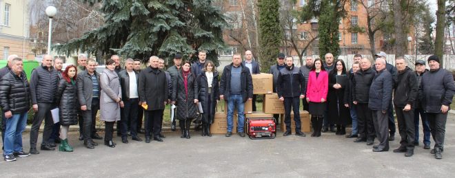 7 громад Шепетівського району отримали генератори для “Пунктів незламності”
