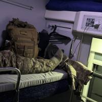 Зворушлива історія в потязі: журналістку розчулили військові з Шепетівки