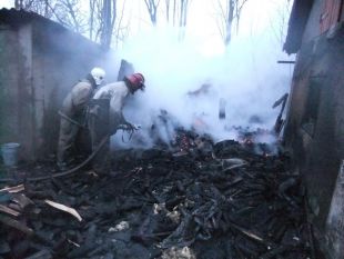 В селі Онишківці горіла господарча будівля