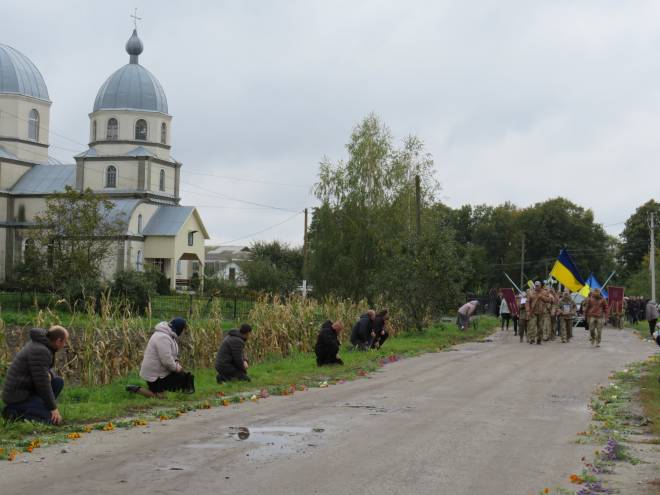 Долучився до брата у лавах Небесного війська: на Шепетівщині прощались із Корольчуком Віктором