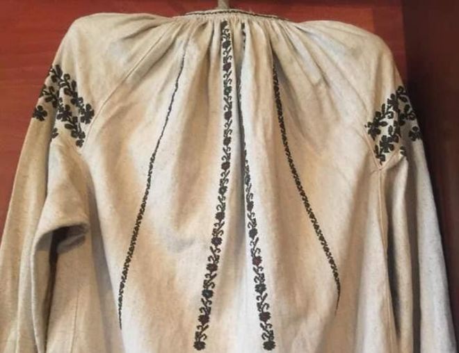 На Шепетівщині вишивали сорочки грубою ниткою у техніці хрестика