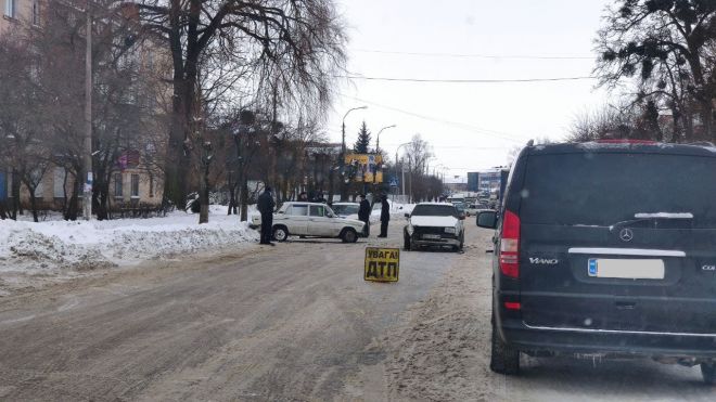 На вулиці Героїв Небесної Сотні у ДТП потрапили дві автівки