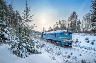 Укрзалізниця анонсувала нові поїзди через Шепетівку та зупинки у районі