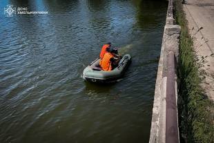 На Шепетівщині з річки надзвичайники дістали тіло потопельника