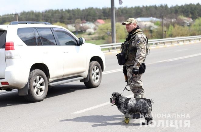 Разом зі своїм чотирилапим напарником шукають вибухівку на Київщині