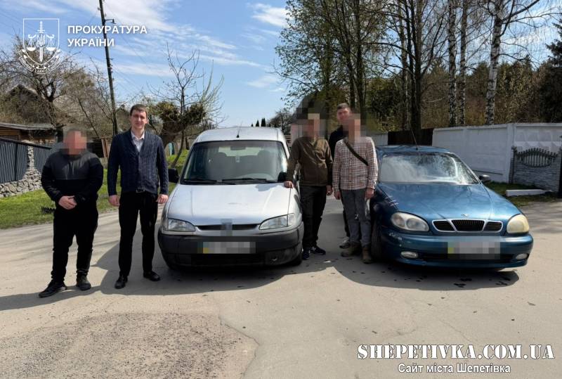 Речові докази на службу ЗСУ: шепетівські прокурори передали війську два конфісковані автомобілі