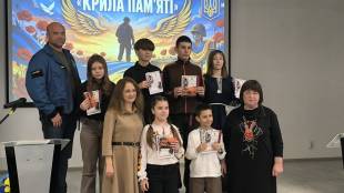 Від моделей літаків до віршів: понад 80 дитячих робіт присвятили полеглим Олексію Месю та В'ячеславу Кучеруку
