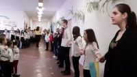 Учні та вчителі плесенської школи утворили живий ланцюг до Дня Соборності