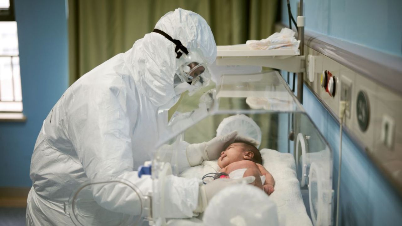 COVID-19 у Шепетівці: нова інфікована, одужавше немовля та 64 хворих у шепетівській лікарні