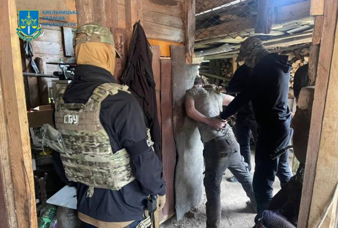СБУ затримала агента фсб, який шпигував за авіацією ЗСУ на Хмельниччині