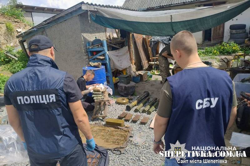 74 тротилові шашки, 4 гранатомети та понад 3 тисячі набоїв: судитимуть власника підпільного арсеналу з Шепетівщини