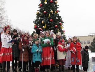 Відкрили головну ялинку міста