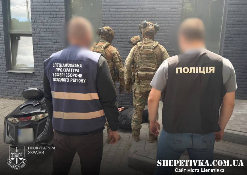 За 20 тисяч доларів продавав фіктивну інвалідність: на Хмельниччині затримали організатора схеми для ухилянтів