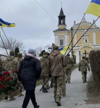 Полонська громада попрощалася із солдатом Блонським Денисом